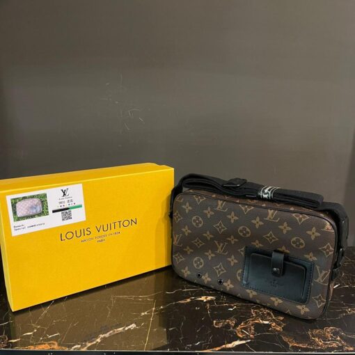 Louis Vuitton Messenger Bag