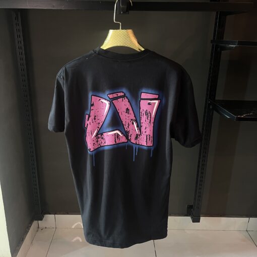 LOUIS VUITTON BLACK TSHIRT PINK AND BLUE PRINT - Image 2