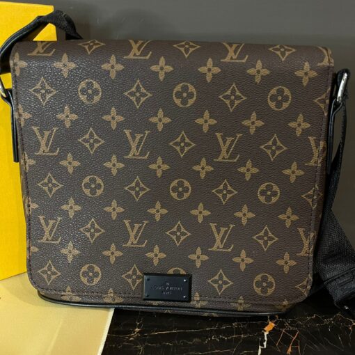 LOUIS VUITTON Monogram Messenger Bag - Image 2