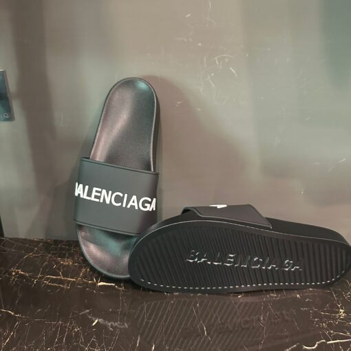 BALENCIAGA BLACK AND WHITE SLIPPER - Image 3