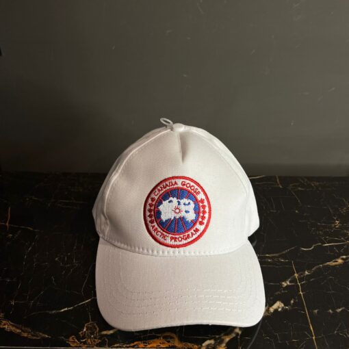 CANADA GOOSE WHITE CAP