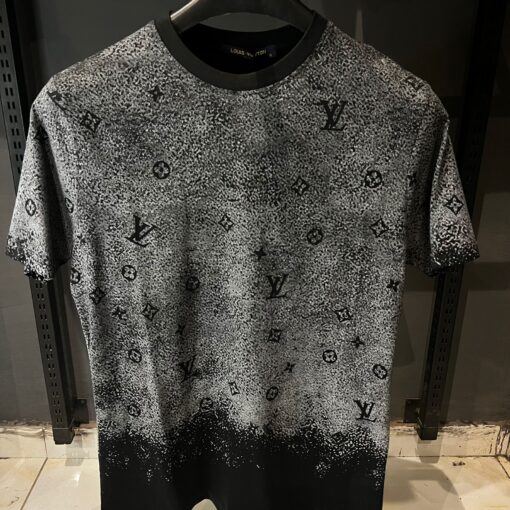 LOUIS VUITTON  Monogram Gradient Men Black T-Shirt - Image 2