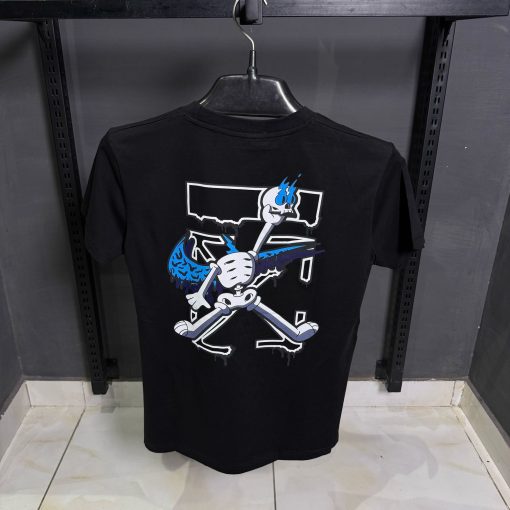 Off White Arrows Print T Shirt in Black - Image 2