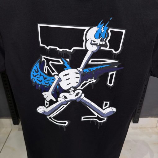 Off White Arrows Print T Shirt in Black - Image 3